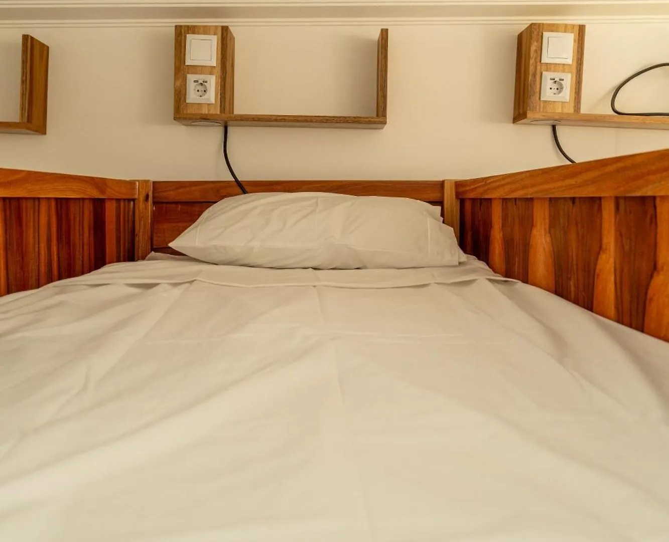 Lisbon Surf Hostel Carcavelos  Portugal
