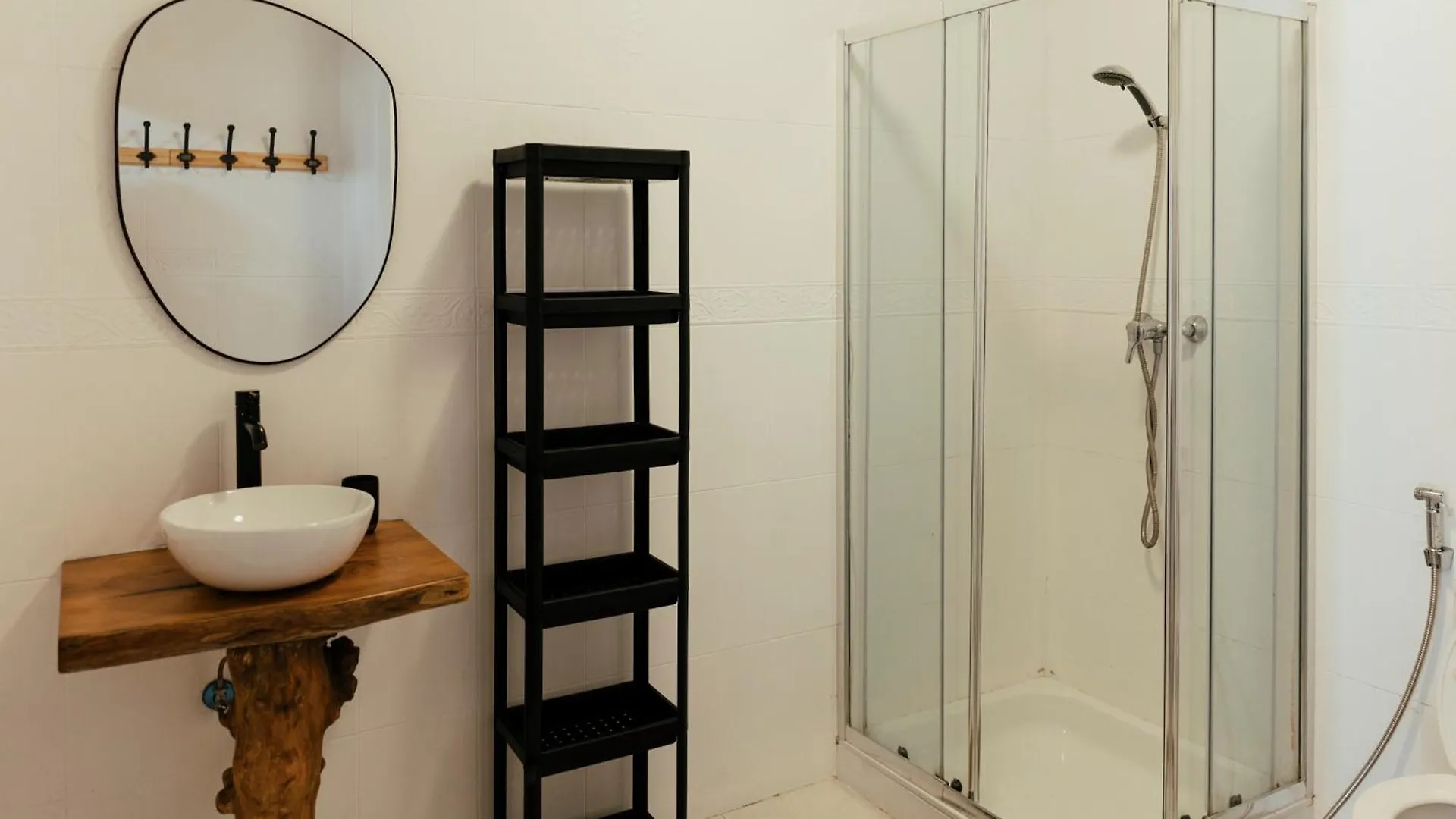 Lisbon Surf Hostel Carcavelos