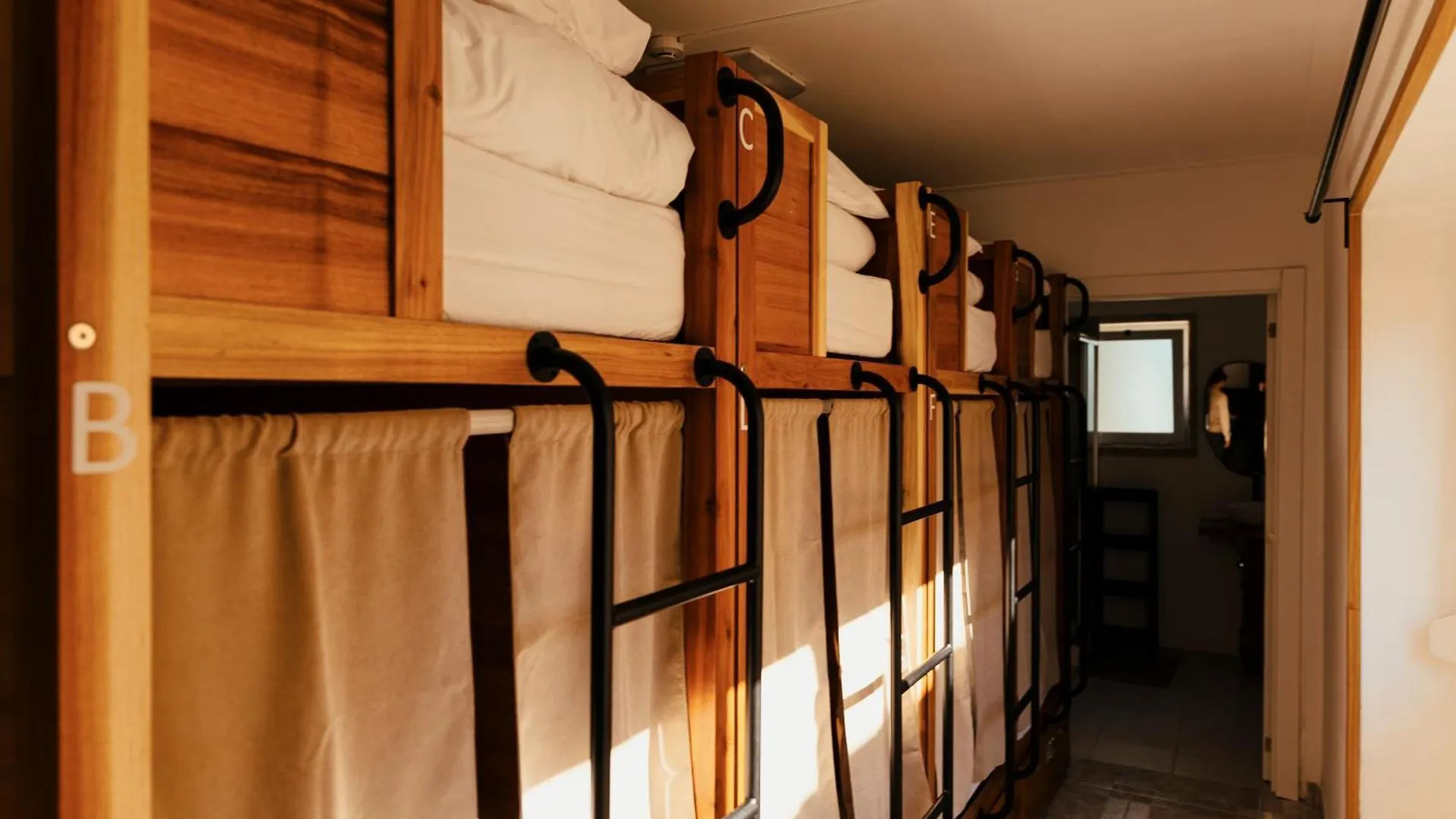 Lisbon Surf Hostel Carcavelos