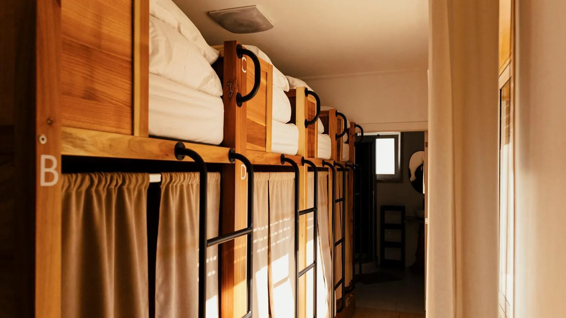 Lisbon Surf Hostel Carcavelos